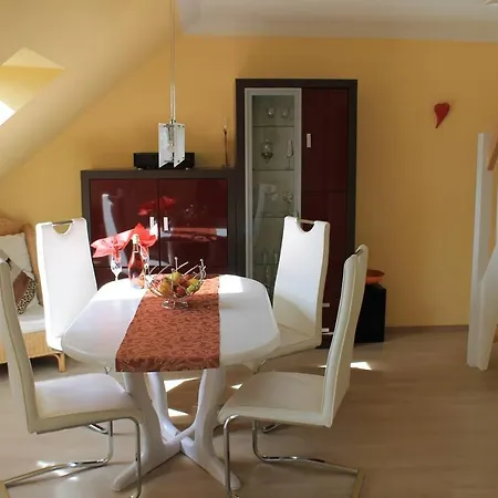 아파트 Wo 15 Im 2 Og Haus Stranddistel Zingst, Komfortable Fewo Fur 4 Pers Mit Wlan 징스트