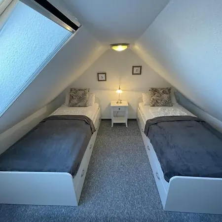 Wo 15 Im 2 Og Haus Stranddistel Zingst, Komfortable Fewo Fur 4 Pers Mit Wlan 아파트