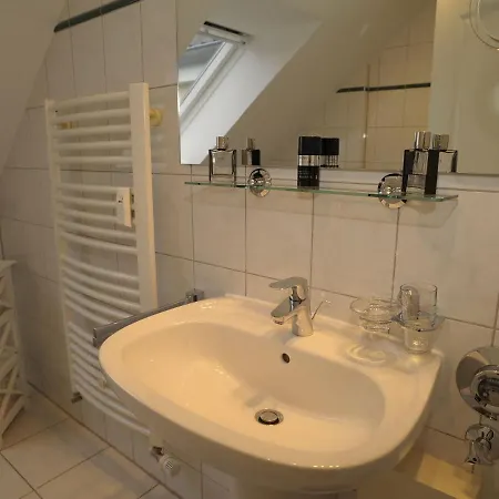 Wo 15 Im 2 Og Haus Stranddistel Zingst, Komfortable Fewo Fur 4 Pers Mit Wlan 아파트 *